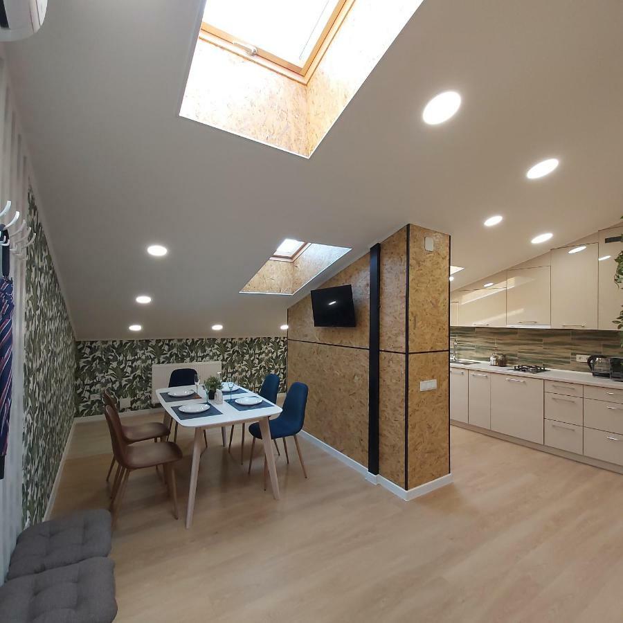 Two-Bedroom Apartment Near Forum Λβιβ Εξωτερικό φωτογραφία