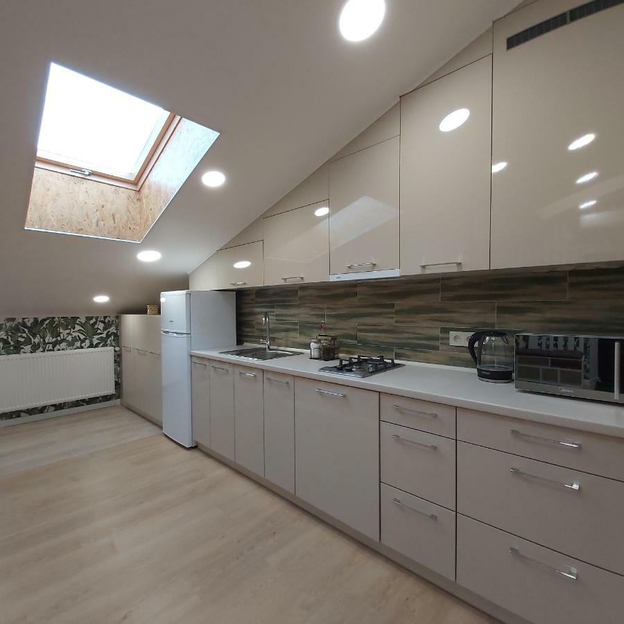 Two-Bedroom Apartment Near Forum Λβιβ Εξωτερικό φωτογραφία