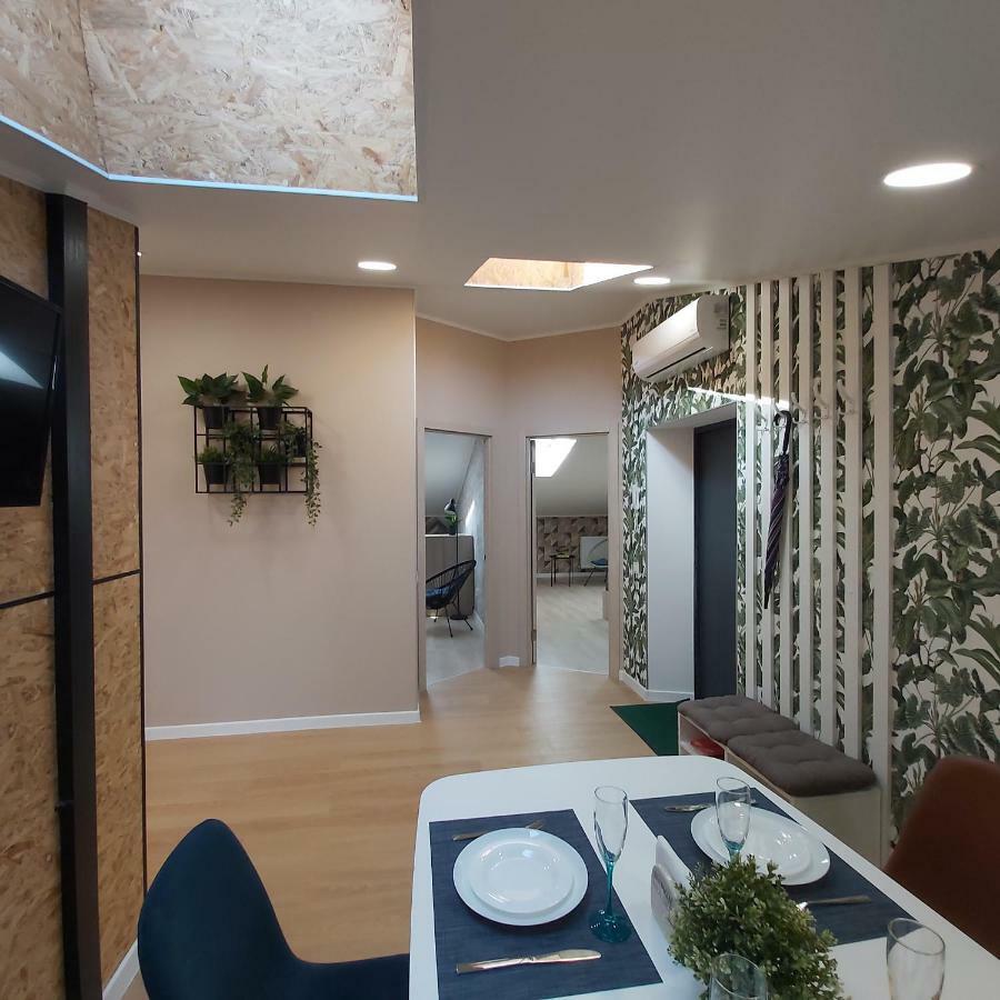 Two-Bedroom Apartment Near Forum Λβιβ Εξωτερικό φωτογραφία