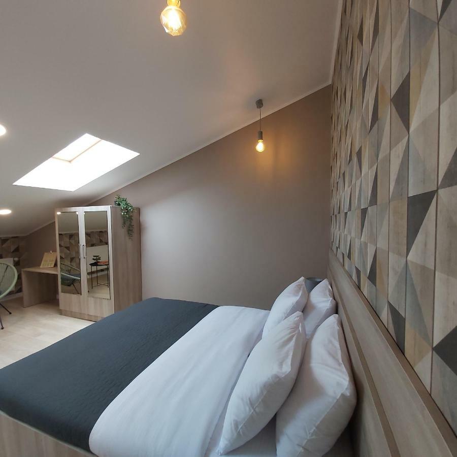 Two-Bedroom Apartment Near Forum Λβιβ Εξωτερικό φωτογραφία