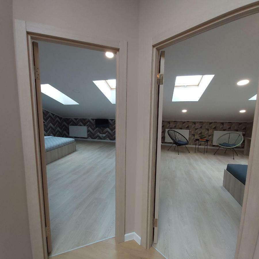 Two-Bedroom Apartment Near Forum Λβιβ Εξωτερικό φωτογραφία