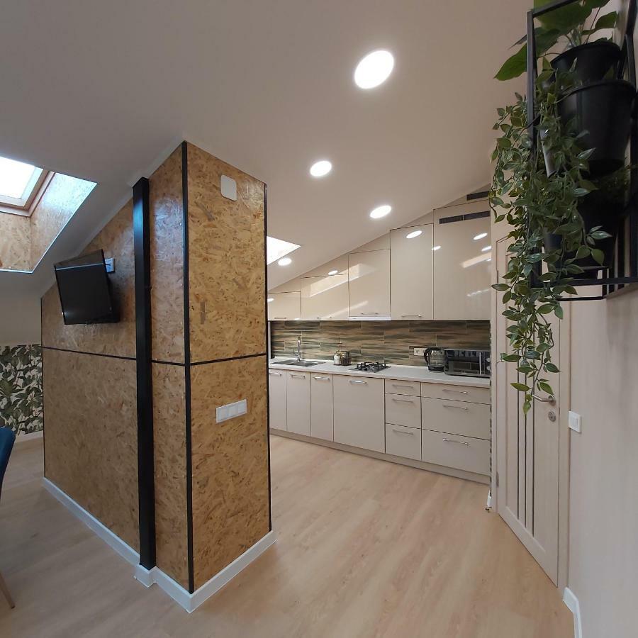 Two-Bedroom Apartment Near Forum Λβιβ Εξωτερικό φωτογραφία